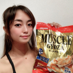 じゃじゃん。またまたマッスルギョーザ！もはや定番化してきたダイエットと筋トレのお供✨モリモリ食べて引き続き頑張ります！(結果食べすぎちゃう)タンパク質1.5倍カロリー・糖質50&hellip;のInstagram画像