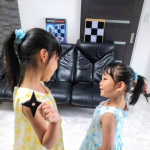 週末が雨だと困りますよね☔.皆様は何をして過ごされてますか❓.うちは、雨のお散歩やお菓子作りはネタ切れで😂.最近の週末はニンジャトレーナーでよく遊びます。アイデス　ニン&hellip;のInstagram画像