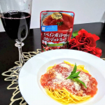 今夜は無性にトマトソースのパスタが食べたくなり、こちらをいただきました🍝...SSK スペイン産完熟トマトの冷たいジュレスープスペイン産トマトを使用したさわやかなジュレタイプの&hellip;のInstagram画像