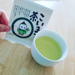 朝のティータイム。茶葉の香りに癒されます😌お湯を注ぐとすぐ緑色に染まります。ホットで頂きましたが、暑い日は冷やしても美味しいかも♪#こいまろ茶 #宇治田原場製茶場 #月刊茶の間&hellip;のInstagram画像