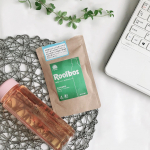 【ルイボスティーでアンチエイジング】﻿﻿﻿この夏の時期、紫外線が﻿降り注いでいて肌や身体の老化が心配💦﻿﻿﻿紫外線は強力な「活性酸素」を﻿発生させるのでシワやたるみ、し&hellip;のInstagram画像