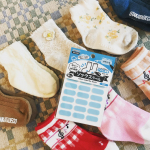 くつしたがサイズアウトしてきてたので、やーっと総入れ替え！靴下にはうまくネームスタンプも押せず、どうしようか悩んでたけどちょうどコレ！というアイテムに出会えました✌︎ソックスラ&hellip;のInstagram画像