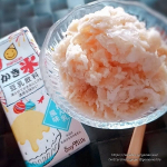 かき氷が作れちゃうマルサンさんのれん乳風味の豆乳飲料豆乳飲料かき氷 れん乳風味・れん乳いちご風味でかき氷作ってみました♪れん乳のやさしい甘さと味わいがおいしくシロップいらずで食べられるのが&hellip;のInstagram画像