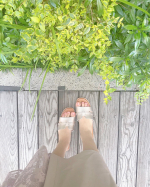 .ヒラキさんのフラットミュールサンダルをいただきました👡カラーはシルバーです🤍.完全にぺたんこのサンダルって何気に持ってなくてほしいな〜と思ってた！初めて履いた日でもすごく歩きやす&hellip;のInstagram画像