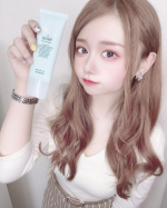 最近白くなることにこだわり過ぎて﻿スキンケアもなにもかも﻿美白って書いてるものに惹かれる🧞&zwj;♂️﻿﻿﻿薬用美白オールインワン﻿シズカゲル🦋💭﻿﻿これ1本で﻿💙&hellip;のInstagram画像