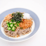 Today's Dinner＊おろし納豆蕎麦大根おろし、オクラ、ひきわり納豆、みょうが、なめ茸、海苔、ねぎ、鰹節をのせて。ネバネバ食材多め。テーブルランドさんの｢う&hellip;のInstagram画像