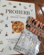 #岐阜アグリフーズ様の#プロハーブ化粧品@proherb_honey_cosmeの#化粧液 をモニプラ様のキャンペーンで体験させていただきました！化粧水と美容液がひとつになった、万能な&hellip;のInstagram画像