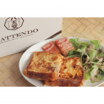 八天堂のとろける食パン2種類を食べ比べ🍞✨.とろける食パンプレーンと、とろける食パンチョコ(  ˊᵕˋ )♡.生地にマーガリンと発酵バターを織り込んだ贅沢な食パン(♡&acute;▽`♡).&hellip;のInstagram画像