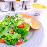 Today's Brunch＊アボカドとルッコラの野菜サンドイッチバターナッツかぼちゃのとろとろスイートパンプキンスープ＊お野菜のたっぷりのパンブランチ。ルッコラとリーフレタス&hellip;のInstagram画像