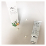 年齢が出やすい首💦﻿ちゃんとケアできてますか？﻿﻿☑︎首の乾燥﻿☑︎紫外線﻿☑︎姿勢が悪い﻿﻿こんな原因で首のたるみシワになってしまいます😭﻿﻿私も紫外線を浴びたり&hellip;のInstagram画像