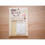 今日は1日あいにくの雨☂️娘とみつろうラップ作りしてみました😊前から気になってたけど使ったことなくて。布とミツロウだけで自分で作れちゃいます✨クッキングシートに布とミツロウを挟&hellip;のInstagram画像
