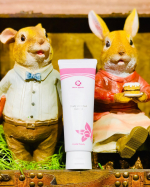 【白くなーれ】::私も今年で27歳&hellip;20代も後半で下り坂に突入しちゃってます。::この頃ほっぺに小さなシミを発見😵まーーーー、ショックよ&hellip;⚡(&acute;&cap;&omega;&cap;｀)💦::&hellip;のInstagram画像