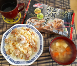 ..7/24  お昼ごはん..マルハニチロさんから頂いた五目シュウマイを使って、チャーハンを作ってみました🍥..先日は、白ご飯のお供にそのまま食べたのですが、シュウマイ&hellip;のInstagram画像