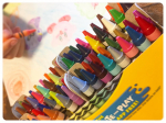 クレヨラ おえかきクレヨン64色🖍クレヨンの64色ってすごい！早速娘がお絵描き。発色もよくて、なめらか♬あたたかみのある優しい雰囲気の絵が完成しました🙌手も汚れないし、粉もでな&hellip;のInstagram画像