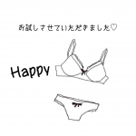 高嶺のブラお試しさせていただきました♡.グラマーさんのために作られたブラジャー、ショーツセット♡.カップ裏のリフト機能で脇側からしっかりとサポートしてくれるし、脇高だからハミ肉も防&hellip;のInstagram画像