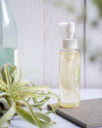 ■.@homeobeauホメオバウ クレンジングオイル🌱.エステティックサロン向けのプロ用化粧品として開発されたそうです。.サラッとしたテクスチャーで、アルガンオイル・&hellip;のInstagram画像