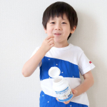 グミだとめっちゃ喜んで食べる😋モンドセレクション10年連続受賞しているカルシウムグミ（ヨーグルト味）の10年連続最高金賞受賞記念ボトルをいただきました✨成長期に必要なカルシウム、そして&hellip;のInstagram画像