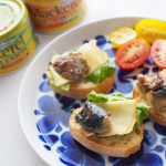 サバサンド﻿食べたことありますか？﻿私ないんですよね、、、﻿調べてみたら塩サバそのまま食パンに野菜と挟むとか、、、結構、凄いなとビビってます😂👈﻿﻿﻿簡単にバゲットにサバの缶詰&hellip;のInstagram画像