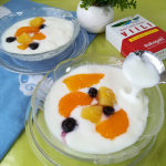 梅雨明けした途端の猛暑！たまらんわー☀朝食はさっぱりと、ヨーグルト。フィンランドで人気の伸びる発酵乳　◼ホームメイド・ヴィーリ 。粘る！伸びる！ヨーグルトです。フィンラ&hellip;のInstagram画像