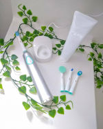 お出掛けを控えているので、1日3回自宅できちんと歯磨きをする習慣が身に付きました。ただ磨くだけじゃ勿体ないと思い、こちらの電動歯ブラシを使ってみました❗✨....ハリウッド&hellip;のInstagram画像