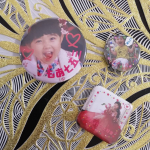 実際の写真と、マグネットの仕上がり早速、冷蔵庫横にぺったん&hearts;結構、磁石は強力でしっかりしています👍👍お気に入りのマグネット、缶バッジが作れます&hearts;良い記念になりました😁当&hellip;のInstagram画像