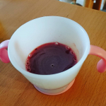 赤い青汁 いちご味保存料着色料無添加で子供にも優しい味です😃飲みにくい時は牛乳と混ぜてもオススメ☺️私も青汁は苦手ですがこれなら飲めました(笑)娘はそのままで水で溶かすのは苦手&hellip;のInstagram画像
