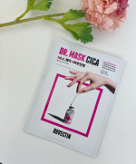 朝っぱらからフェイスパック姿失礼&hellip;.@rovectin_japan CICA ワンショットマスク5枚入 &yen;2380.お肌を健やかに整えて保護してくれるカラミン、敏感になった肌を&hellip;のInstagram画像