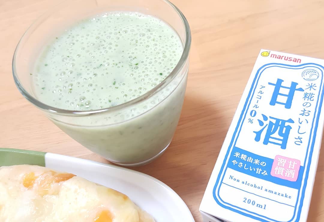 口コミ投稿：マルサンの甘酒で、バナナジュース作りました🍌🍌🍌今回は小松菜も一緒に入れて健康的に…