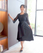 特別な日のお呼ばれコーデ❤️久々にドレスアップしました✨このドレス前開きタイプで、背中のチャックが苦手な私にとってすごく着やすくて感動しました😍着脱時のお化粧崩れも防げます🎵&hellip;のInstagram画像