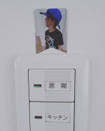 happy945sanこの前紹介した「みんなのシール」ですが、こんなところにも貼って使えます✨定期的に、私の家ではスイッチの上にシールや壁用のウォールステッカーを貼りかえていて、自分が見て楽し&hellip;のInstagram画像