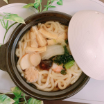 ・なべやき屋キンレイさんのお水がいらない鍋焼きうどんが本当に美味しい🤤💓・今回つわりがとくに酷くてこのうどんには助けられました😂✨土鍋にポンと入れて待つだけだし具材多い&hellip;のInstagram画像