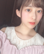 .最近よく使ってる『イベリスピメル ムースアイシャドウ』🐙.グロスのような形になっていて、まぶたに少量つけたアイシャドウを指で伸ばすタイプです👀本当に指でちゃんと伸ばせるのかな？と思っ&hellip;のInstagram画像