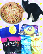 moniplaファンブログ様より💖小粒で形も可愛くて見た目にもいいですね(*^^*)我が家のクーちゃんも勢いよく食べてました🎵お味も1袋に2種類、小分けなのもありがたい😍✨【猫&hellip;のInstagram画像