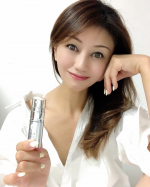 こんばんは🌇.今日も一日暑い中お疲れ様でした。ゆっくり身体を休めて下さいね。.自宅でできる美容に最近ハマっていて、私が憧れて大好きな水谷雅子さんも愛用してる#リソウリペアジェル&hellip;のInstagram画像