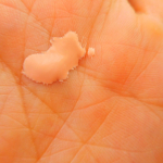 ホワイトシューティカル　ホワイトアレルUVシールド1つで5役を備えた「肌を守りながら育む&ldquo;薬用美白のUVベースケア&rdquo;」です。①化粧下地②日焼け止め③肌色補正④肌保護剤⑤保湿美容液９つの安心処方&hellip;のInstagram画像