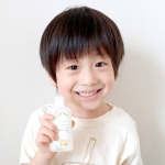 こどもでも使える✨香りの良い携帯アルコールジェルに出会いました❤️少し前まで、病院や美容院、整体等でバッグを預ける度に「なんかすごく重いんですけど一体化何が入ってるんですか⁉️」と突っ込ま&hellip;のInstagram画像