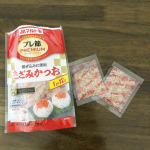 とても使いやすい、鰹節です。納豆などにお勧めで、綺麗に混ざるので、おかかの味が全体で楽しめます！#マルトモのかつおぶし #マルトモのプレ節 #monipla #marutomo_fanのInstagram画像