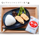 ..塩むすびとふわとろだし巻きで朝ごはん☀️やっぱり和食だいすき！なんだかほっこりします☺️.このだしまきたまごは、◯たまご　2こ◯冷やし茶碗蒸し　1こ◯白だし　小さじ&hellip;のInstagram画像