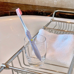 イオン歯ブラシionicから美白ケアが出来る歯ブラシが新登場！﻿﻿握りやすい本体裏面の黒い電導性樹脂部分に触れながらブラッシングするとマイナスイオンが発生し、歯垢をゆるめてくれるから、歯磨き粉&hellip;のInstagram画像