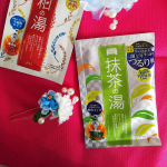 ワフードメイドから入浴剤が今秋新発売。🎗️酒粕の湯阿蘇の天然湧水や酒米を原料とした日本酒の酒粕。半固形タイプで、湯船に酒粕が浮かんでいます。しっとり、すべすべに。🎗️抹茶の湯&hellip;のInstagram画像