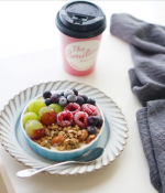 ☀️・2020/08/29・gm〜◟̆◞̆♩*̣̥・今朝もヨーグルトにグラノーラザクザクフルーツ😆@fatwitchjapan ファットウィッチさまから届いたグラノ&hellip;のInstagram画像