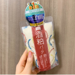 ワフードメイド酒粕パック最近バラエティショップやドラッグストアでよく見るこちらの酒粕シリーズ🍶✨パウチタイプの、洗い流すフェイスパックです！週２～３回の使用でOK🙆&zwj;♀️&hellip;のInstagram画像