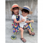 ・﻿・﻿りんりんりりりん りりんりーん𓂃 ♩ ˊ˗﻿﻿ @dbike_official のディーバイクダックス⚐⚑⚐﻿どれくらいロングシートか分かりやすいかな？﻿ツインズが余裕&hellip;のInstagram画像