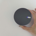 手のひらサイズのスピーカー♫携帯やパソコンとBluetoothで繋がっていて、音楽も聴けるし電話のスピーカーにもなるんだってーもうこんな時代なんですね。音もめちゃくちゃ良かったです&hellip;のInstagram画像