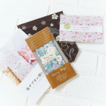 Sunny Days布ナプキン・ひし形プチ（布ライナー）今回試したのは布ライナーのひし形プチ。新柄の『若草物語』をイメージした花柄が素敵で一目で気に入りました。他にも洗剤や出先で使用後のラ&hellip;のInstagram画像