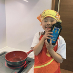 お手伝い隊出動〜🥣﻿﻿本日は﻿ディチェコのオリーブオイルを使って﻿焼きラタトゥユ作り〜🥦﻿﻿高品質な﻿エクストラヴァージンオリーブオイル﻿がPETボトルに入ってるから﻿&hellip;のInstagram画像