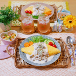 **𝕕𝕚𝕟𝕟𝕖𝕣 𝕞𝕖𝕟𝕦 ୨୧ きのことベーコンのクリームオムライス୨୧ サラダ🥗🥕୨୧ 具沢山コンソメスープ**大好きなオムライス🥰*ソースはクリームで&hellip;のInstagram画像