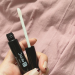 わたしの最近のまつげ事情♫まつげの美容液は昔から使っているんですが、これはなんと眉毛にも使えるアイテム昔は眉毛描くのが本当にへたっぴでもういっそ眉毛いらないなーなんて思っていた時期&hellip;のInstagram画像