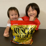信栄食品さんのマッスルギョーザを食べてみました☺️🥟・国産鶏ささみ肉・国産野菜を使用していて皮には小麦ふすまを使ってるそう☺️普通にジューシーで、モチモチ💓味もしっかりしているのに&hellip;のInstagram画像