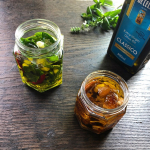 作り置きは、▫︎フレッシュバジルのオリーブオイル漬け🍃ニンニク・粒胡椒・タカノツメ入り🌶▫︎ナッツとドライフルーツのオリーブオイルコンフィ蜂蜜いり🍯使用したオリーブオイルは&hellip;のInstagram画像